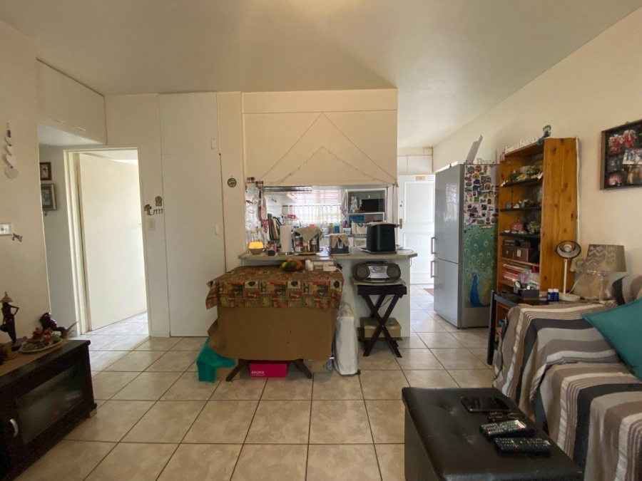 2 Bedroom Property for Sale in Oakglen Western Cape